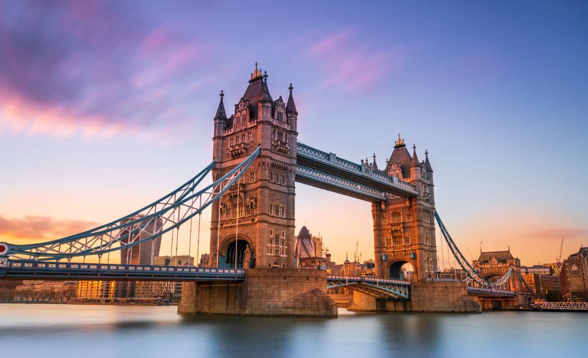 London - Tower Bridge AdobeStock_257755130