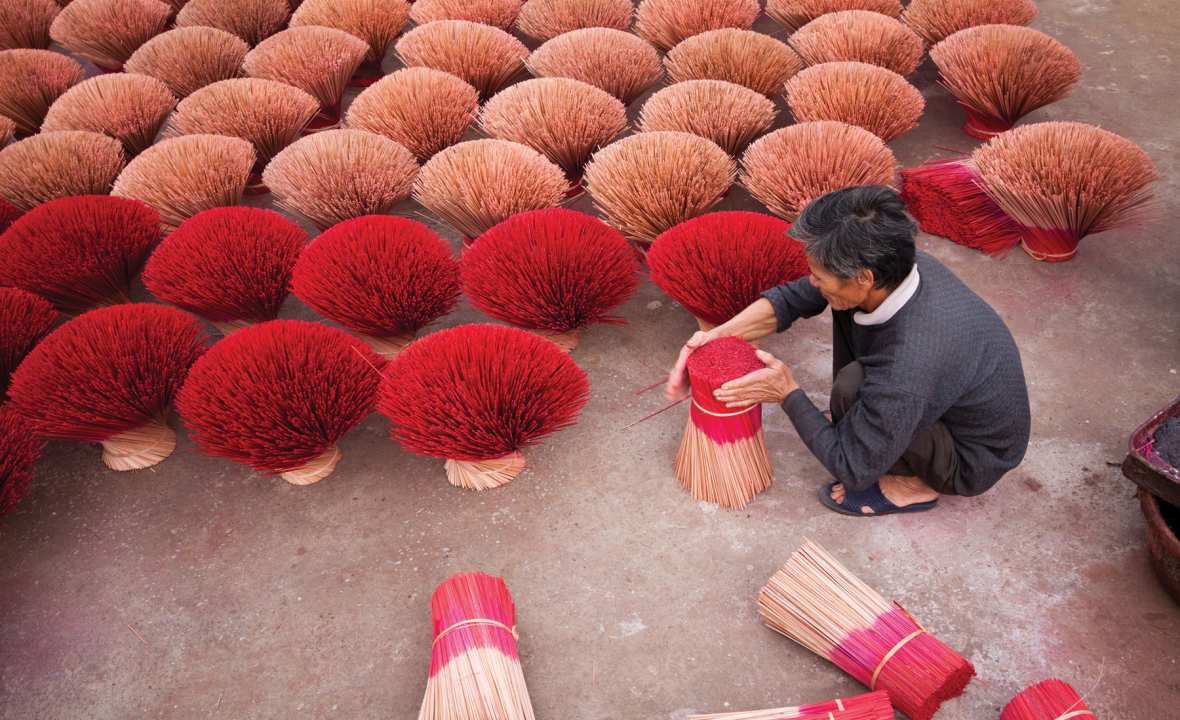 Incence-Vietnam-colour-traditional-culture
