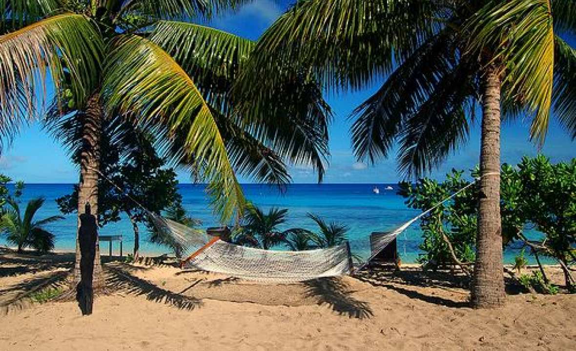 fiji-hammock-south-pacific-holidays-beach