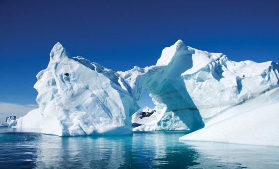 Antarctica-iceberg-experience-view-ocean
