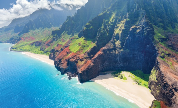 Hawaii-green-folding-towering-sea-cliffs-Na-Pali-Coast