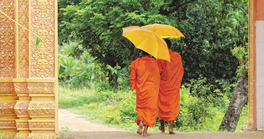 Cambodia-monks-colour-traditional-culutre