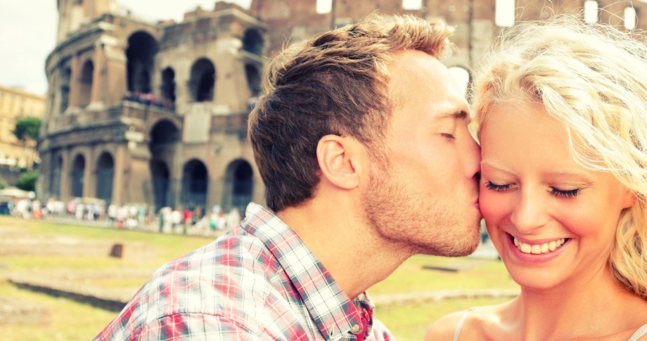 couple-romantic-honeymoon-Rome