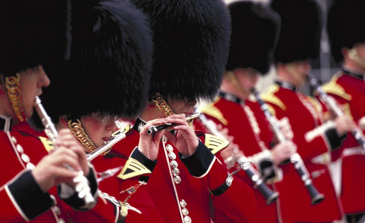Close-up-red-guards