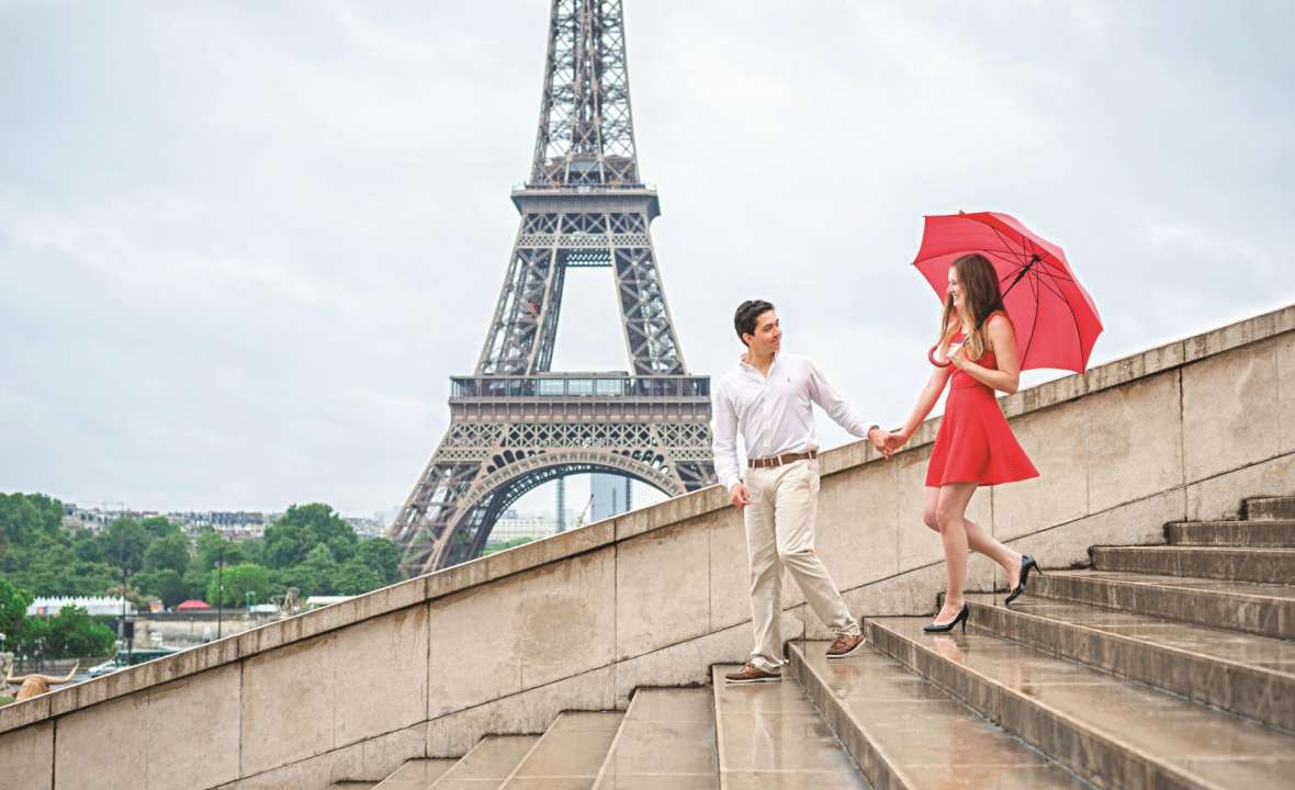 Eiffel-Tower-Engagement-honeymoon-Paris-romantic