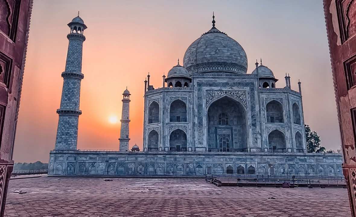 Constelation Journeys - Taj Mahal
