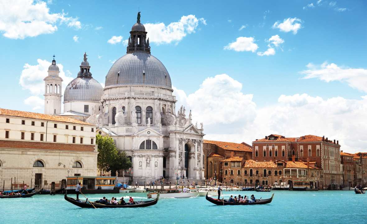 Grand-Canal-Basilica-Santa-Maria-della-Salute-Venice-Italy