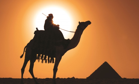 Pyramids-Cairo-Egypt-at-dusk-family-camel-view-experience