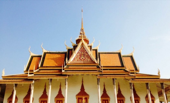 Grand-Palace-Pnom-Penh-front-iew-landscape-traditional