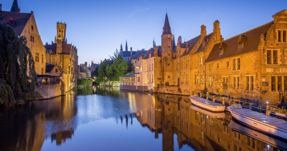 Medieval-Bruges-canal