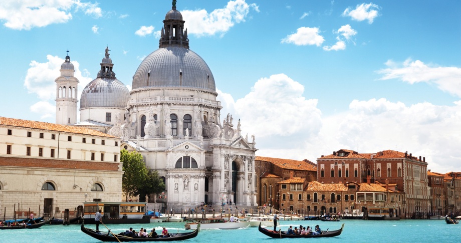 Grand-Canal-Basilica-Santa-Maria-della-Salute-Venice-Italy