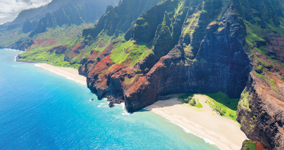 Hawaii-green-folding-towering-sea-cliffs-Na-Pali-Coast
